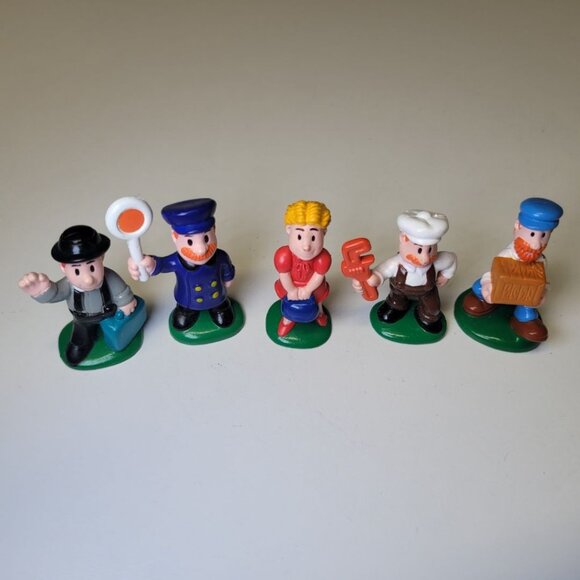 Vintage Train Towns People Plastic 2 Inch Cargo Mechanic Business Commute Play - Picture 1 of 8